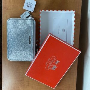 NWT Coach Accessory Wristlet (Wallet/Phone) NEVER USED